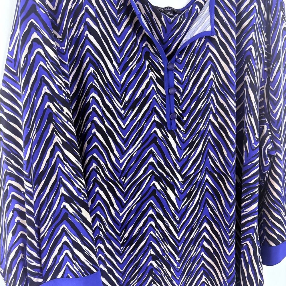 Women’s Notations Polyester Cobalt Blue w Blk and white accented top 3X